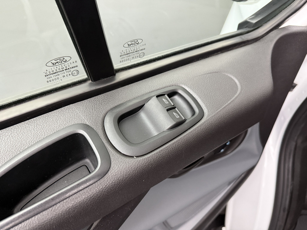 Ford Transit Custom 2.0TDCI L1H1 Imperiaal | Trekhaak | Airco | Cruise | 3-Zits | Betimmering 8