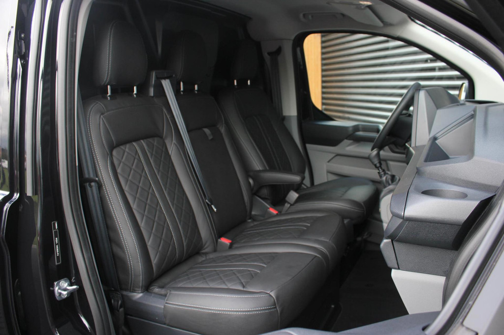 Ford Transit Custom 2.0 TDCI L2H1 6-BAK 136PK JB- EDITION 2XSCHUIF / FULL BLACK / APPLE CARPLAY / 3- ZITS / MY2024 / DIRECT RIJDEN 18