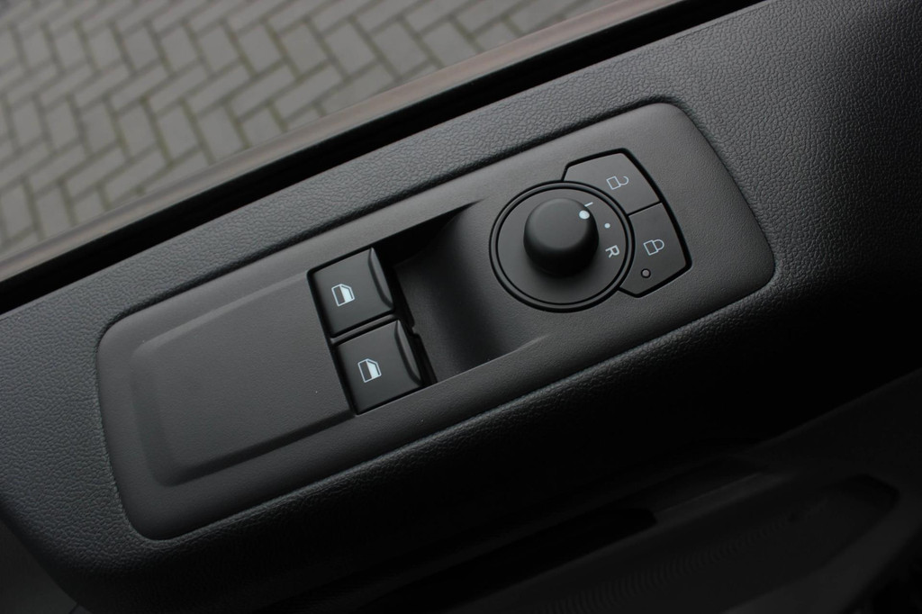 Ford Transit Custom 2.0 TDCI L2H1 6-BAK 136PK JB- EDITION 2XSCHUIF / FULL BLACK / APPLE CARPLAY / 3- ZITS / MY2024 / DIRECT RIJDEN 19