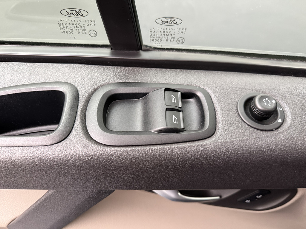Ford Transit Custom 2.0TDCI L2H1 Ambiente | Achterdeuren | Airco | Cruise | Trekhaak 8