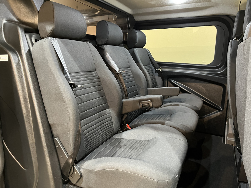 Ford Transit Custom 2.0 TDCI L2H1 Limited 130 PK DC 6 pers. / NAP / Euro 6 / Airco / Cruise Control / CarPlay / PDC / Navigatie / 16.200 KM !! 15