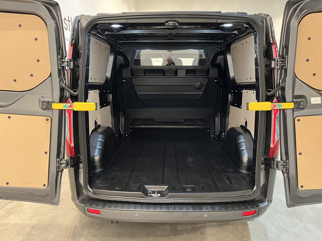 Ford Transit Custom 2.0 TDCI L2H1 Limited 130 PK DC 6 pers. / NAP / Euro 6 / Airco / Cruise Control / CarPlay / PDC / Navigatie / 16.200 KM !! 21