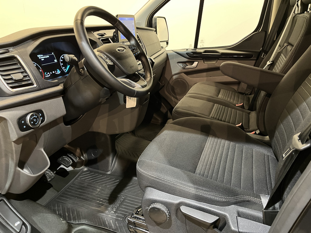 Ford Transit Custom 2.0 TDCI L2H1 Limited 130 PK DC 6 pers. / NAP / Euro 6 / Airco / Cruise Control / CarPlay / PDC / Navigatie / 16.200 KM !! 7