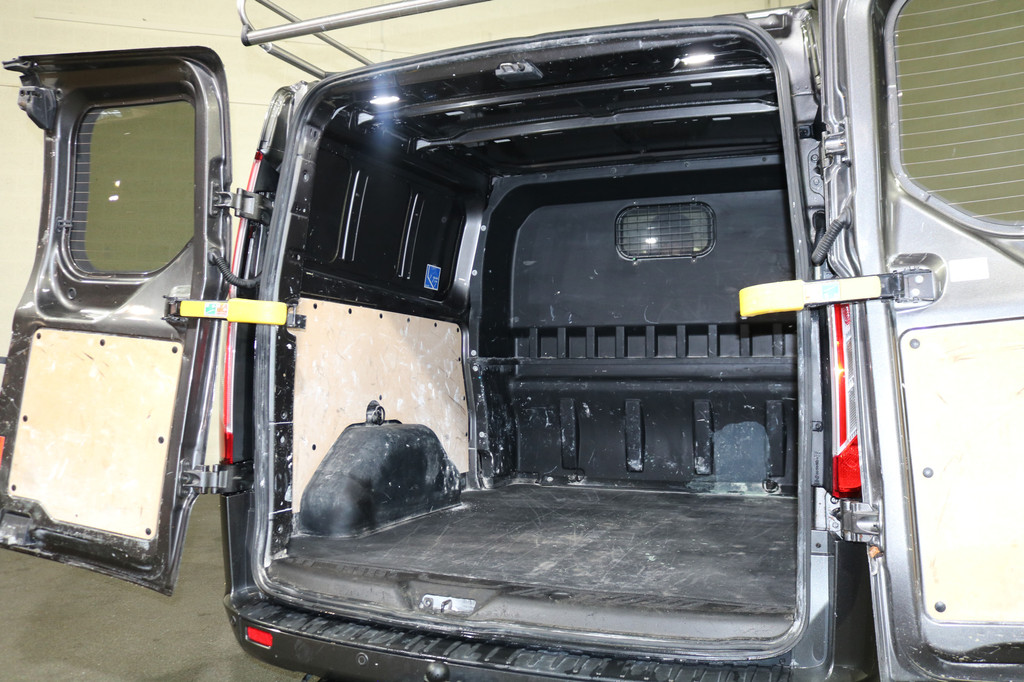 Ford Transit Custom 2.0 TDCI L2H1 Limited DC Automaat 16