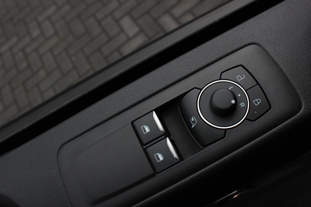 Ford Transit Custom 2.0 TDCI L2H1 Sport 170PK JB- EDITION / DRIVER ASSISTANCE PACK / 3- ZITS / MY2024 / CAMERA /FULL BLACK OPTIONS 17