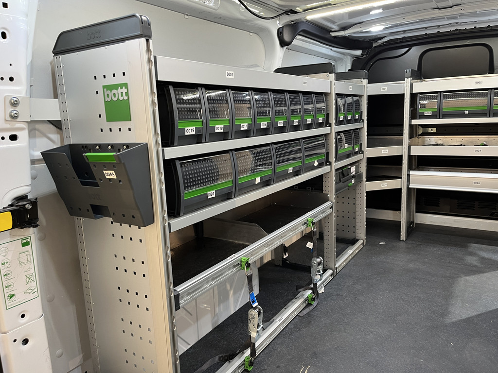 Ford Transit Custom 2.0 TDCI L2H1 Trend / Servicebus / Bott Inrichting / Euro 6 / Airco / CarPlay / Camera / Cruise Control / Navigatie / 3-Zits 12