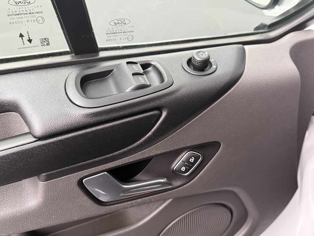 Ford Transit Custom 2.0TDCI Navigatie | Camera | Multimedia | 3-Persoons | Airco | Cruise | 2500Kg Trekhaak 8