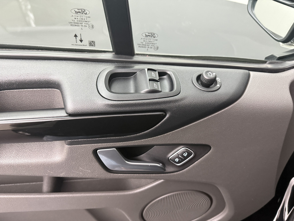 Ford Transit Custom 2.0TDCi 130PK Automaat Limited | Achterdeuren | Navigatie | Multimedia | Airco | Cruise | 3-Zits 8