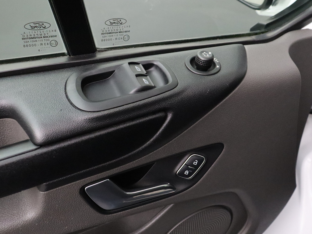 Ford Transit Custom 2.0TDCi 130PK Lang | Kastinrichting | Navigatie | Airco | Cruise | 3-Persoons | Trekhaak 8