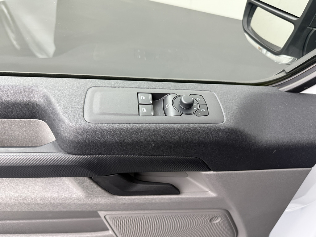 Ford Transit Custom 2.0TDCi 136PK Business | Digital Cockpit | Achterdeuren | Multimedia | Airco | 3-Zits | Cruise 8