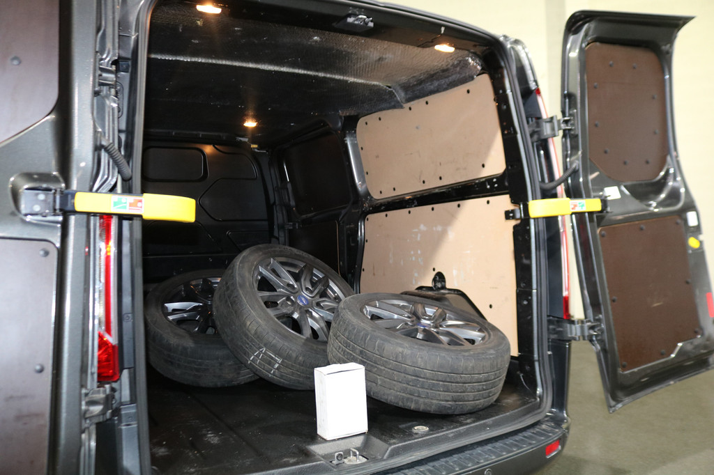 Ford Transit Custom 2.0 TDci L2 H1 Sport 13