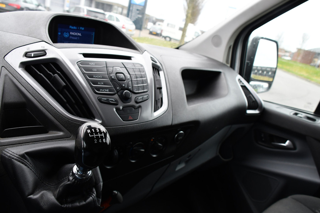 Ford Transit Custom 2.2 TDCI L1H1 Black & White Edition Cruise, Airco, Trekhaak, 100pk, 2 x Stoel, Voorruit verwarming, Uniek! 16