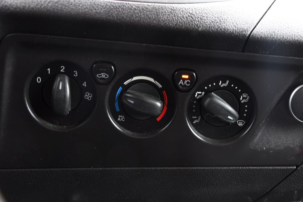 Ford Transit Custom 2.2 TDCI L1H1 Black & White Edition Cruise, Airco, Trekhaak, 100pk, 2 x Stoel, Voorruit verwarming, Uniek! 17