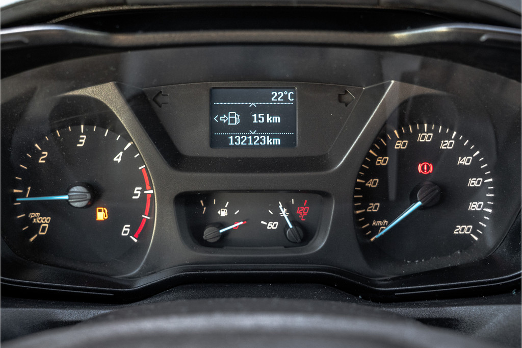 Ford Transit Custom 2.2 TDCi L2H1 | 125 PK | 3-Zits | Cruise | Airco | Trekhaak 17