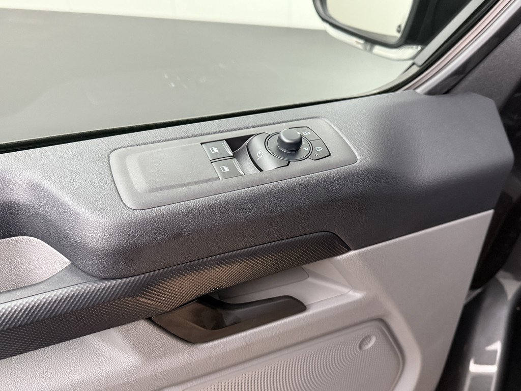 Ford Transit Custom 2.5 PHEV Automaat Lang Limited Kombi | 9-Persoons | 2xSchuifdeur | EUR 49.750,-- incl BPM en excl BTW | Navigatie | Camera | Airco | Privacy Glass | Trekhaak 8