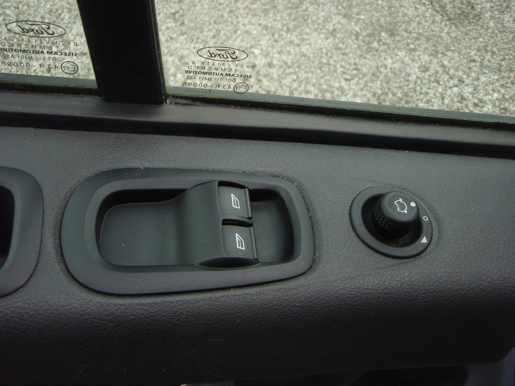 Ford Transit Custom 270 L1 Trend Stern Tec kasten in laadruimte bj 17 12