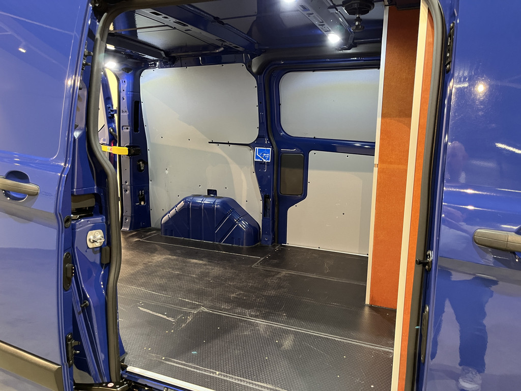 Ford Transit Custom 280 2.0 TDCI L1H1 Trend 130 PK Automaat / Euro 6 / Schuifdeur L + R / Airco / CarPlay / Cruise Control Adap. / Trekhaak / Navigatie / 3-Zits 19
