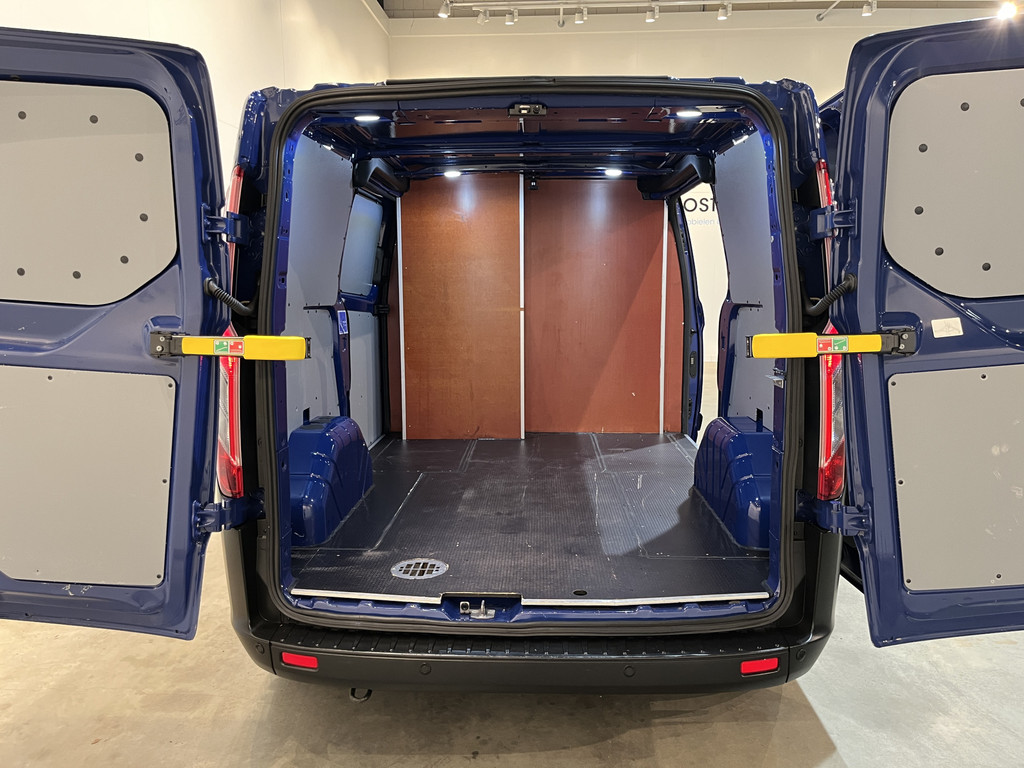 Ford Transit Custom 280 2.0 TDCI L1H1 Trend 130 PK Automaat / Euro 6 / Schuifdeur L + R / Airco / CarPlay / Cruise Control Adap. / Trekhaak / Navigatie / 3-Zits 21