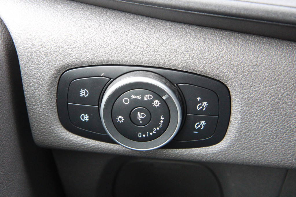 Ford Transit Custom 300 2.0 TDCI L1H1 Trend / 130PK Automaat / Trekhaak / Camera / 3 zits 18