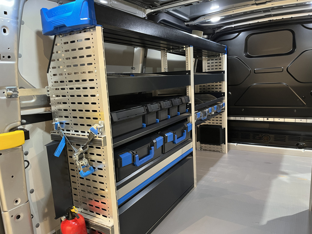 Ford Transit Custom 300 2.0 TDCI L1H1 Trend 130 PK / Euro 6 / Servicebus / Sortimo Inrichting / Airco / Cruise Control / Camera / CarPlay / Navigatie / 3-Zits 11