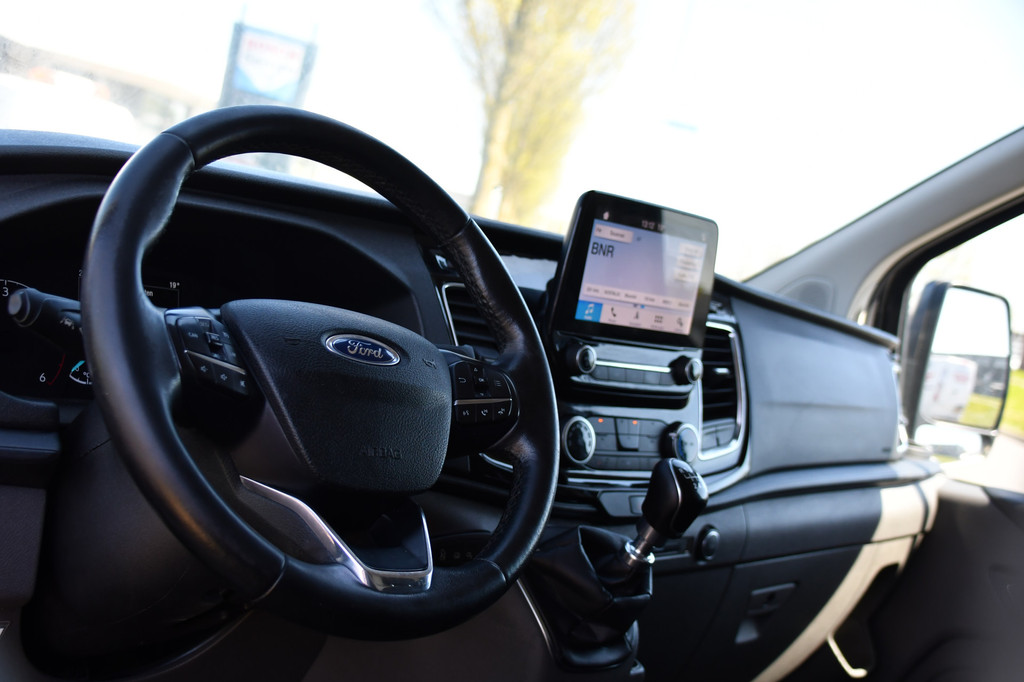 Ford Transit Custom 300 2.0 TDCI L2H1 Limited Camera, Cruise, Carplay, 2 x Schuifdeur, Trekhaak, 130pk, Stoelverwarming, Multimedia, Uniek! 2