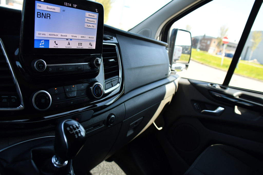 Ford Transit Custom 300 2.0 TDCI L2H1 Limited Camera, Cruise, Carplay, 2 x Schuifdeur, Trekhaak, 130pk, Stoelverwarming, Multimedia, Uniek! 21