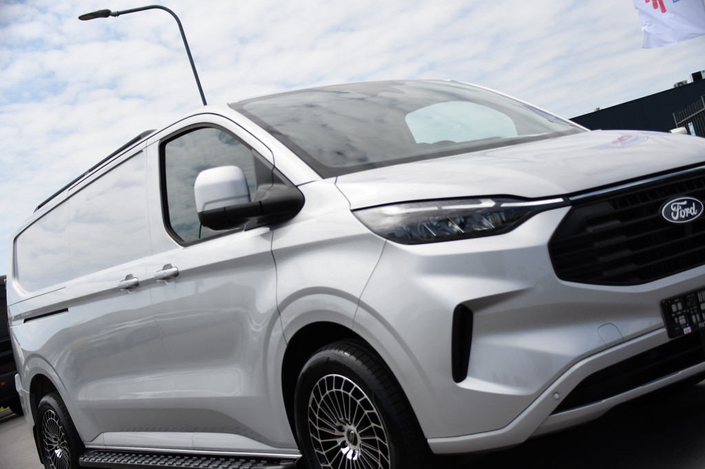 Ford Transit Custom 300 2.0 TDCI L2H1 Limited PB Edition Adaptieve Cruise, Camera, Carplay, 170pk, Automaat, LED, Trekhaak, Stoelverwarming, Sensoren, Uniek! 17