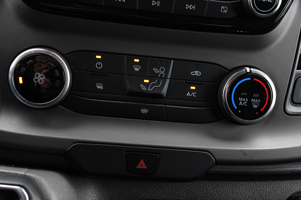 Ford Transit Custom 300 2.0 TDCI L2H1 PB Edition Camera, Cruise, Carplay, 130pk, NAVI, Trekhaak, Automaat, Multimedia, Uniek! 19