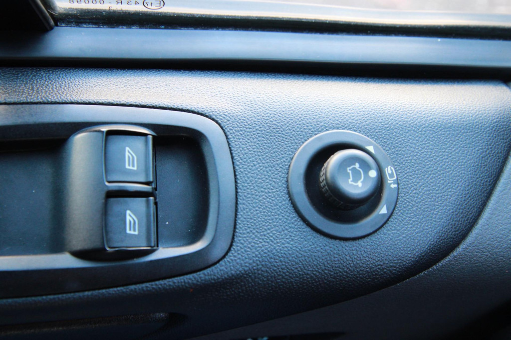 Ford Transit Custom 300 2.0 TDCI L2H1 Trend / Camera / Sync 3 / PDC / 3 zits 17