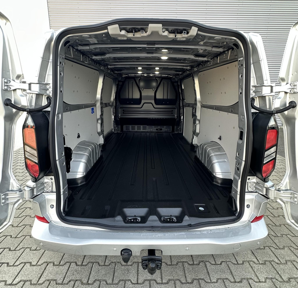 Ford Transit Custom 320 2.0 TDCI L2H1 LIMITED BPM VRIJ 17