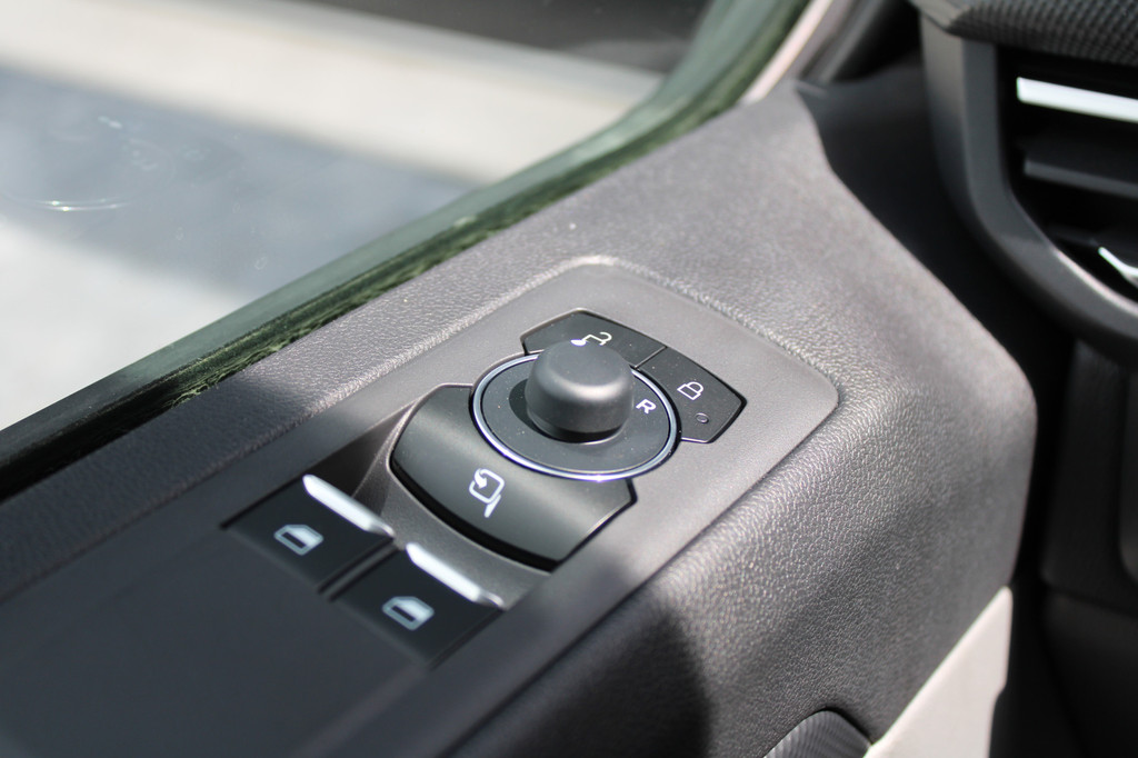 Ford Transit Custom 320 2.0 TDCI L2H1 Limited 150pk - 2x Schuifdeur - Adaptive Cruise - Verwarmd stuur - Blind spot - Navigatie - Camera - Draadloos laden - Rijklaar 17