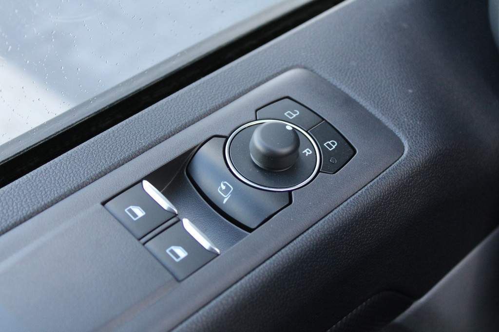 Ford Transit Custom 320 2.0 TDCI L2H1 Limited 150pk - 2x Schuifdeur - Adaptive Cruise - Verwarmd stuur - Blind spot - Navigatie - Camera - Draadloos laden - Rijklaar 19