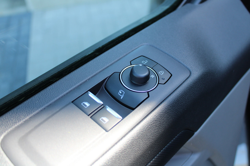 Ford Transit Custom 320 2.0 TDCI L2H1 Limited 150pk - 2x Schuifdeur - Adaptive Cruise - Verwarmd stuur - Blind spot - Navigatie - Camera - Draadloos laden - Rijklaar 21