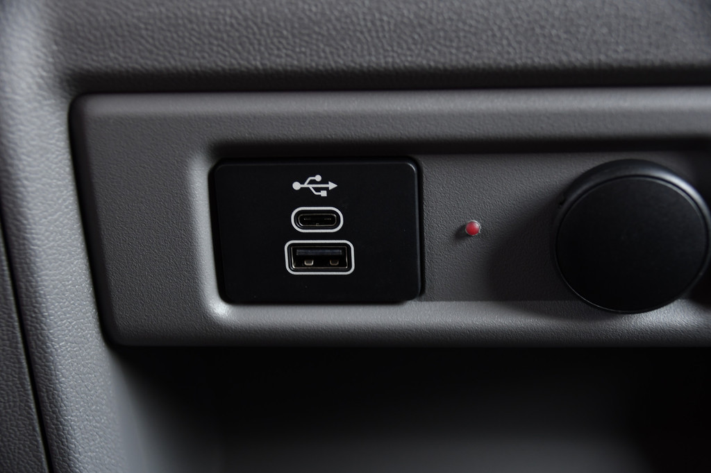 Ford Transit Custom 320 2.0 TDCI L2H1 Limited Adaptieve Cruise, Camera, Carplay, 170PK, Multimedia, Keyless, LED, Trekhaak, Uniek! 18