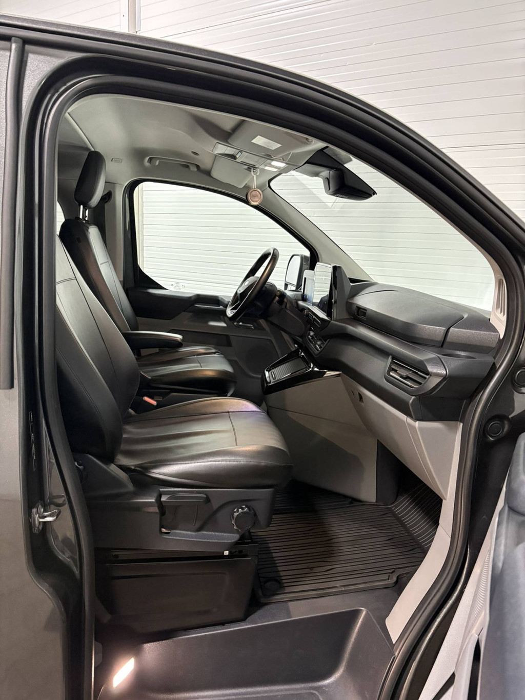 Ford Transit Custom 320 2.0 TDCI L2H1 Limited DC VVB493 Prijs zoals getoond 21