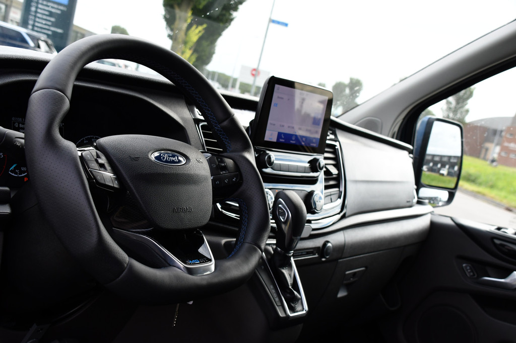 Ford Transit Custom 320 2.0 TDCI L2H1 MS-RT DC Full Options! Adaptieve Cruise, Camera, Carplay, 185PK, Xenon, Automaat, Leder, Stoelverwarming, Trekhaak, Uniek! 14