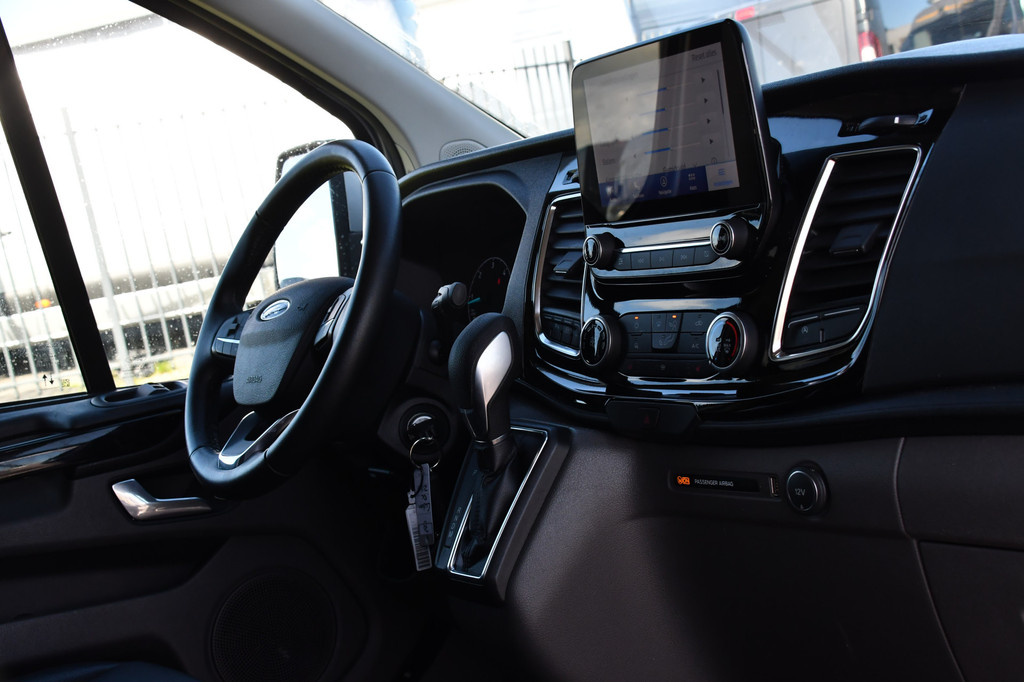 Ford Transit Custom 320 2.0 TDCI L2H1 Platinum Edition DC MARGE! Camera, Cruise, Carplay, 130pk, Automaat, Leder, LED, Multimedia, Stoelverwarming, Uniek! 16