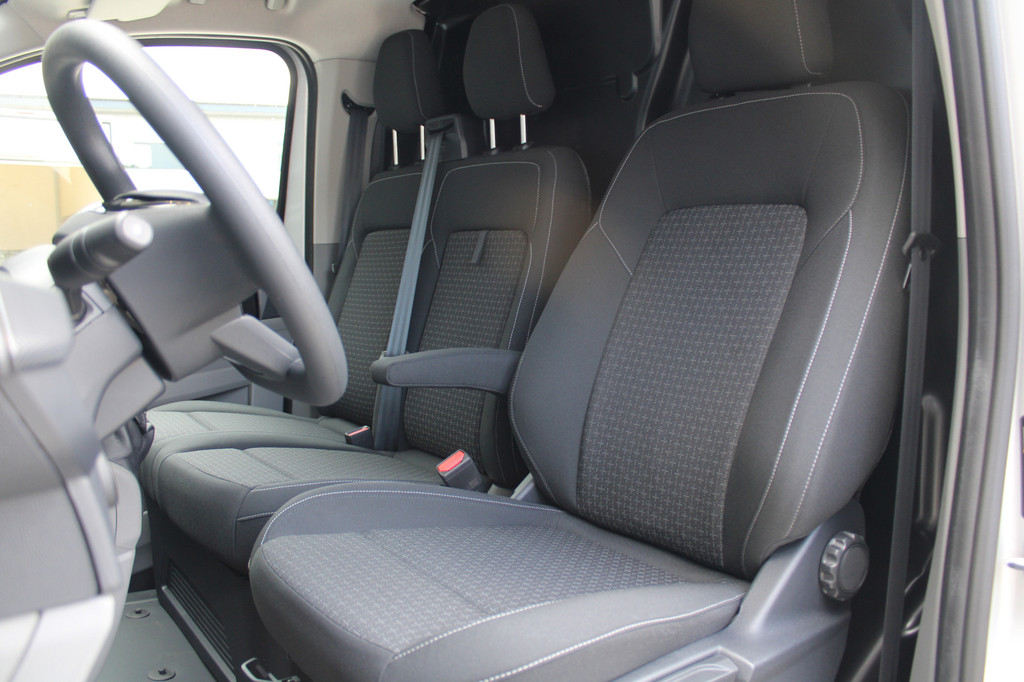 Ford Transit Custom 320 2.0 TDCI L2H1 Trend 136pk - 2x Schuifdeur - Achterklep - Carplay - Android - LED koplampen - Stoelverwarming - 70l tank - Rijklaar 17