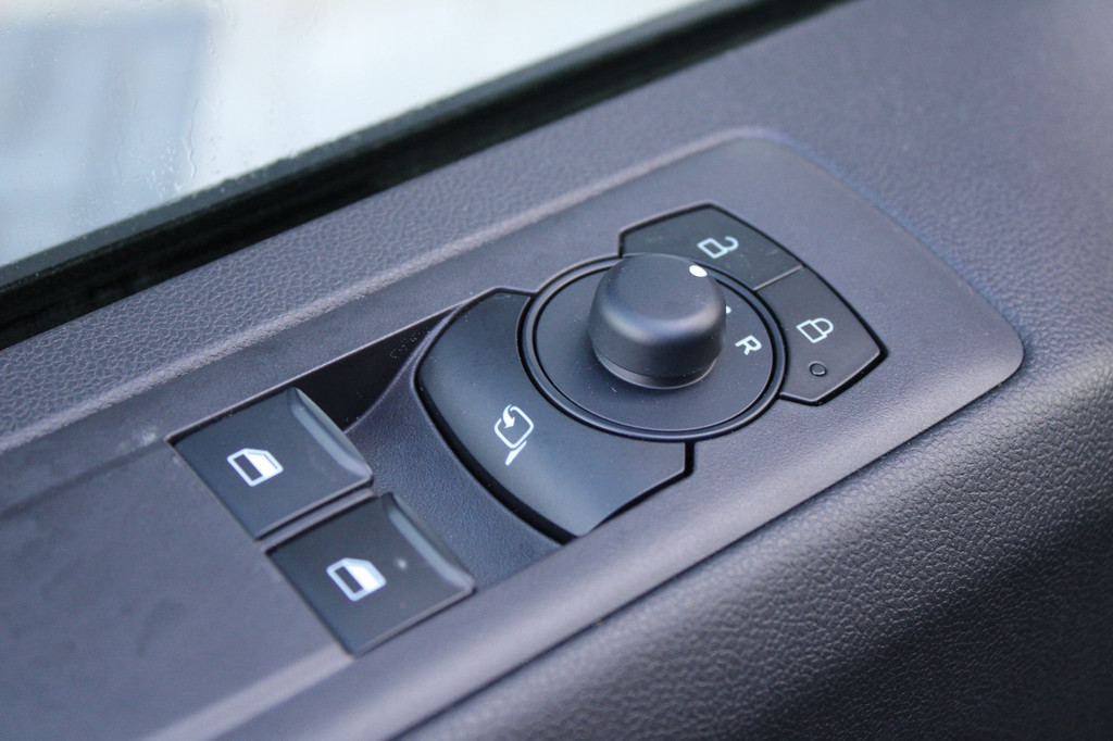 Ford Transit Custom 320 2.0 TDCI L2H1 Trend 136pk - Stoelverwarming - 2x Schuifdeur - LED Koplampen - Carplay - Android - Camera - Rijklaar 19