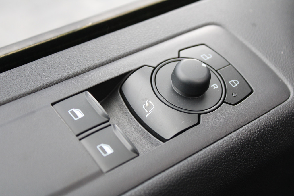 Ford Transit Custom 320 2.0 TDCI L2H1 Trend 150pk - Bijrijdersstoel 1+1 - Carplay - Camera - Android - LED koplampen - Stoelverwarming - 70l tank - Rijklaar 21