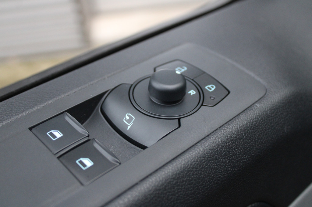 Ford Transit Custom 320 2.0 TDCI L2H1 Trend 170pk - Achterklep - Carplay - Android - LED koplampen - Stoelverwarming - 70l tank - Rijklaar 14