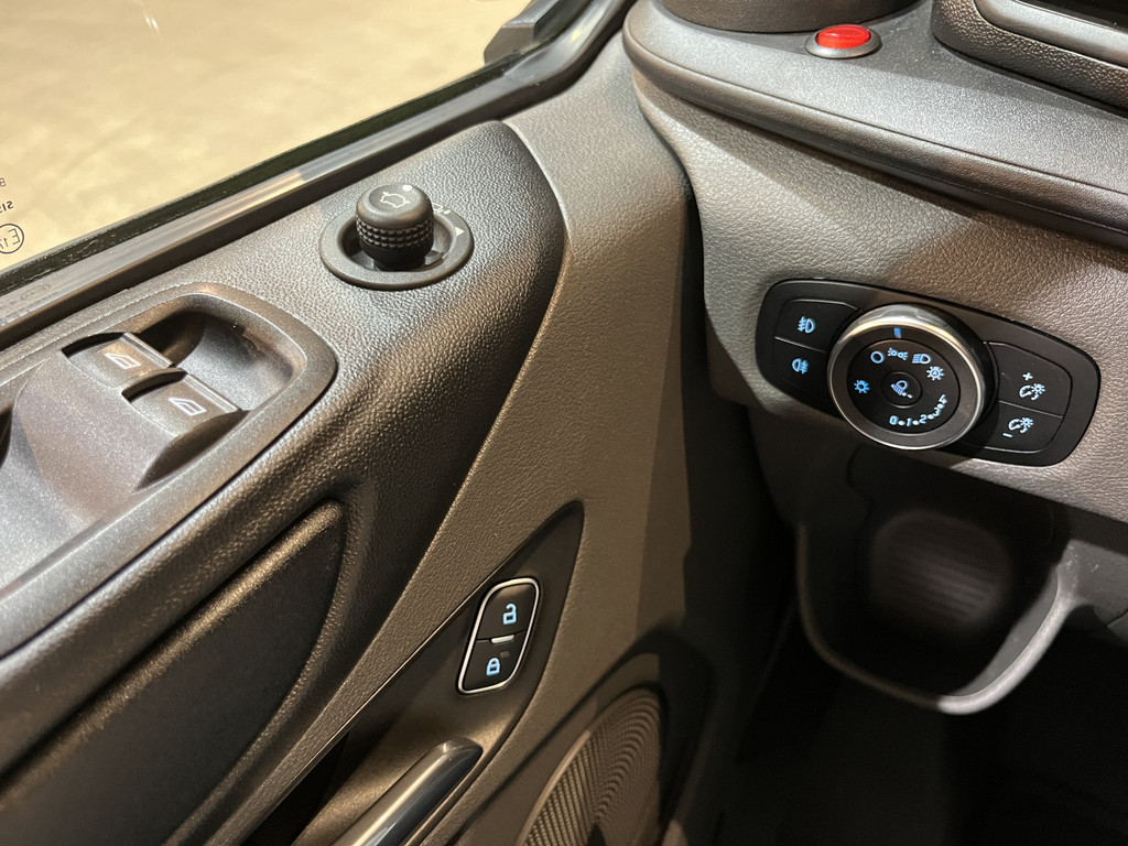 Ford Transit Custom 320 2.0 TDCI L2H1 Trend / Euro 6 / Airco / Cruise Control / Trekhaak / 220 V. / PDC / 65.600 KM !! 13