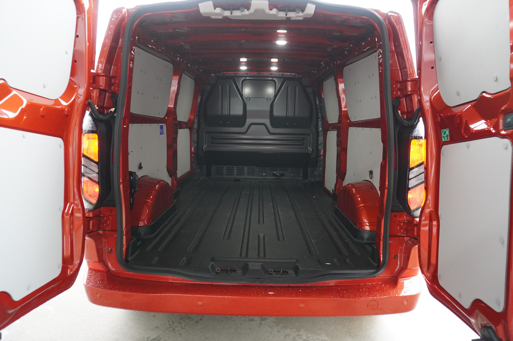 Ford Transit Custom 320L 2.0 TDCI 136pk L2H1 Limited Nr. V153 | Airco | Adap.cruise | Navi | Glaslookpanelen | Spoilers 13