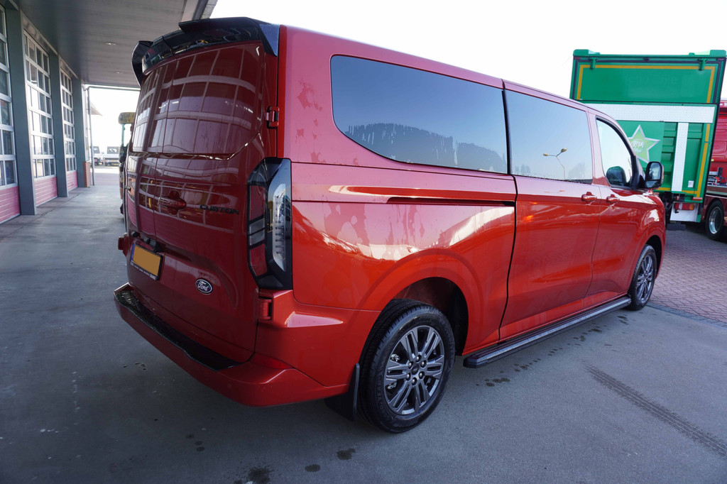 Ford Transit Custom 320L 2.0 TDCI 136pk L2H1 Limited Nr. V153 | Airco | Adap.cruise | Navi | Glaslookpanelen | Spoilers 4