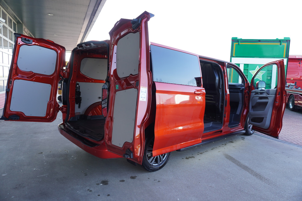 Ford Transit Custom 320L 2.0 TDCI 136pk L2H1 Limited Nr. V153 | Airco | Adap.cruise | Navi | Glaslookpanelen | Spoilers 5
