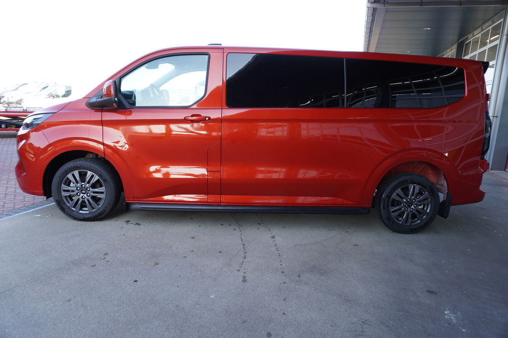 Ford Transit Custom 320L 2.0 TDCI 136pk L2H1 Limited Nr. V153 | Airco | Adap.cruise | Navi | Glaslookpanelen | Spoilers 8