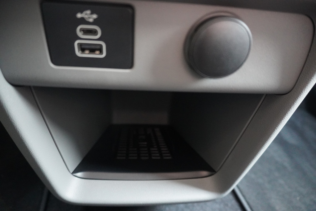 Ford Transit Custom 320L 2.0 TDCI 170PK L2H1 Limited DubbelCabine Automaat Schuifdeur L/R Nr. V072 | Trekhaak | Airco | Adap.Cruise | Navi | 360 Camera DEMO 17