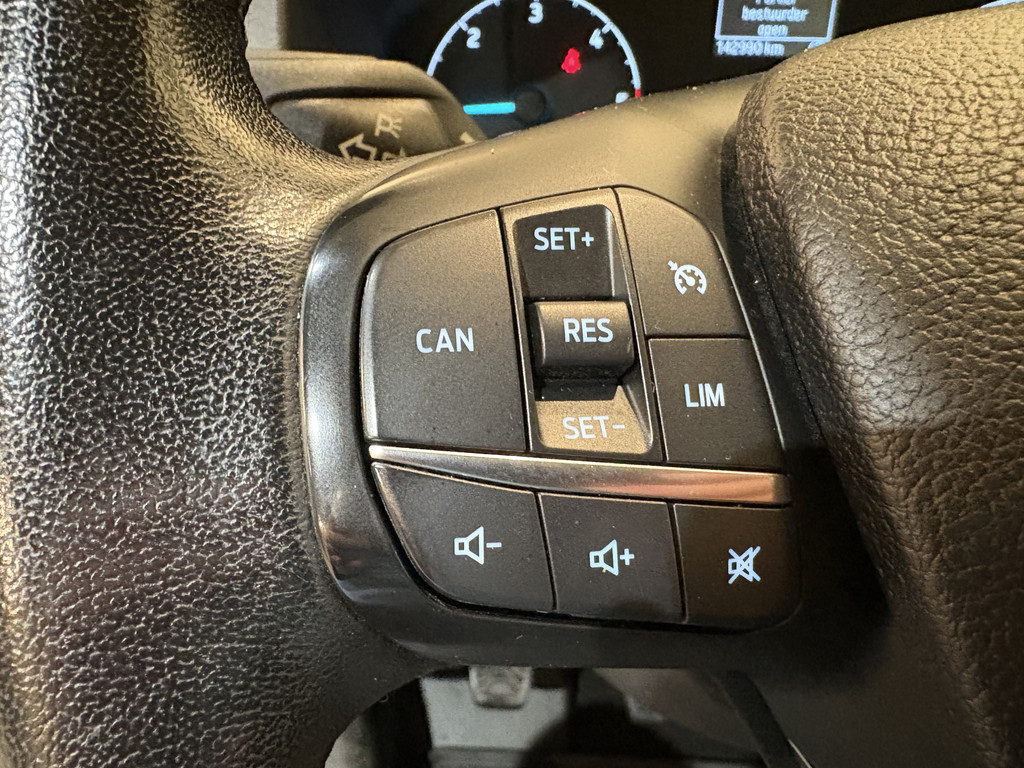 Ford Transit Custom 340 2.0 TDCI L2H1 Trend 130 PK / Euro 6 / Airco / Cruise Control / Trekhaak / Imperiaal / PDC 11