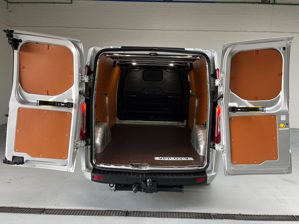 Ford Transit Custom Automaat 300 2.0 TDCI 130pk L2H1 Limited 3persoons, Airco, Navigatie, Trekhaak, Metallic lak, RIJKLAARPRIJS 3
