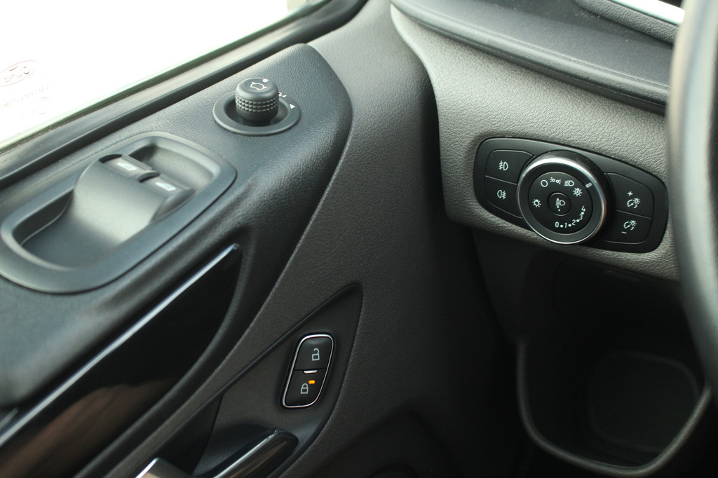 Ford Transit Custom 280 2.0TDCI L1H1 Limited | Cruise | Carplay/Android | Navi | Airco | Lease 278,- p/m 16